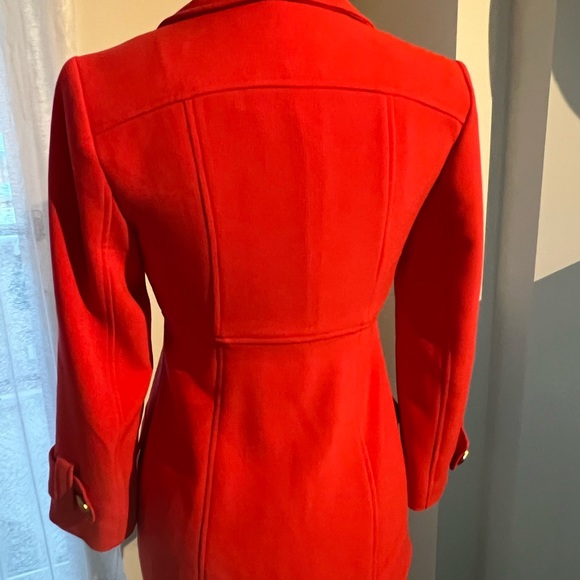 Vibrant and stylish orange trench coat - Picture 5 of 9